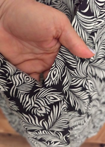 H.M. siyah beyaz V yaka kısa buluz - Görsel 4