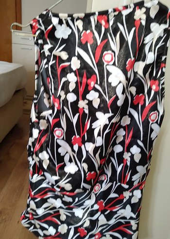 Desenli V Yakalı şık bluz. - Görsel 5