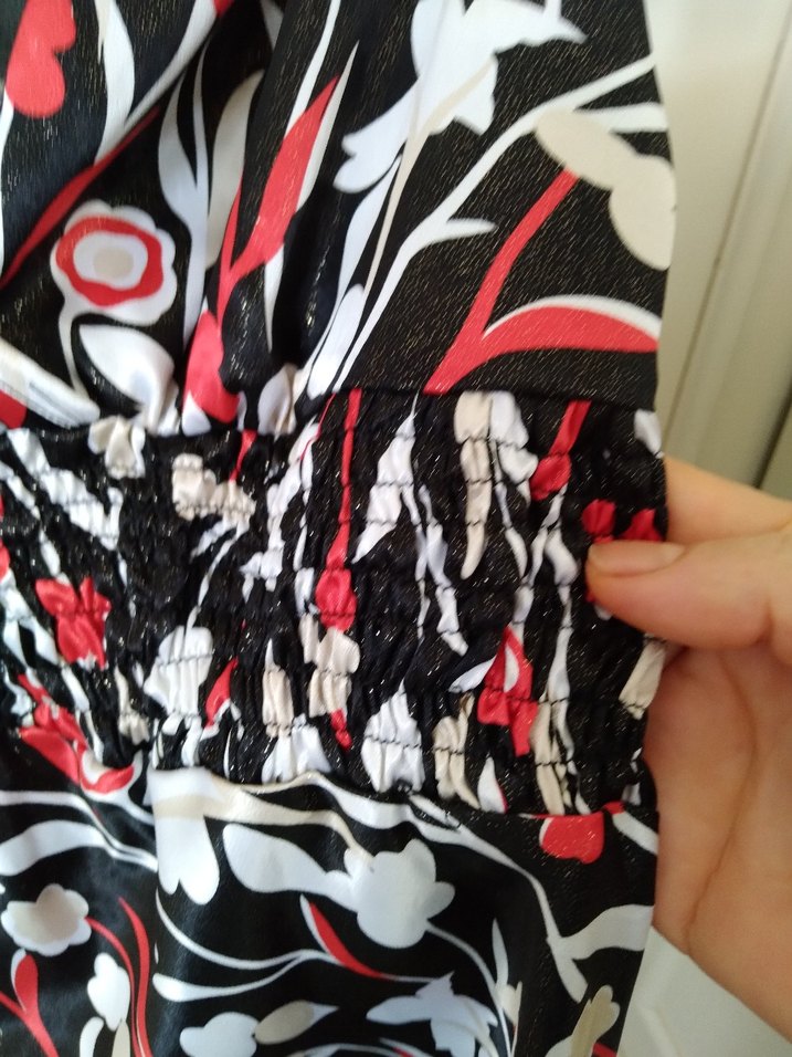 Desenli V Yakalı şık bluz. - Görsel 4