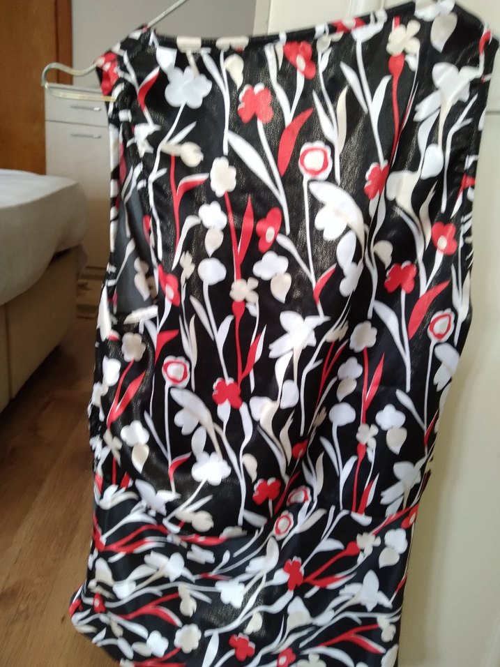 Desenli V Yakalı şık bluz. - Görsel 5