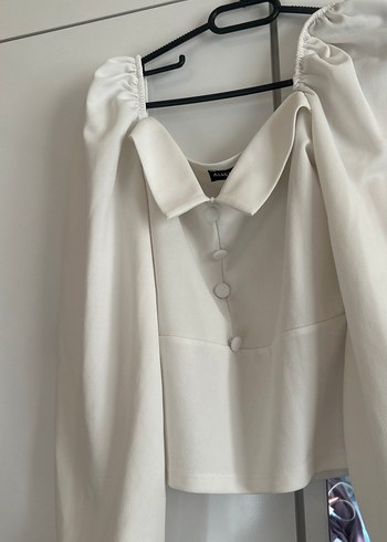 V Yaka Düğmeli Beyaz Midi Bluz - Görsel 2