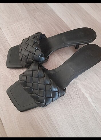 H&M siyah topuklu terlik