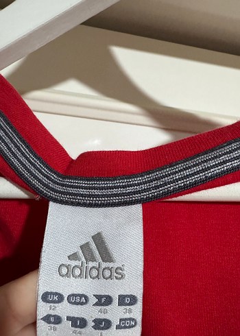 Adidas Kırmızı Kadın Atlet, Kolsuz, Dar Kesim