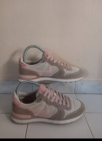38 Beden Nike INTERNATIONALIST 