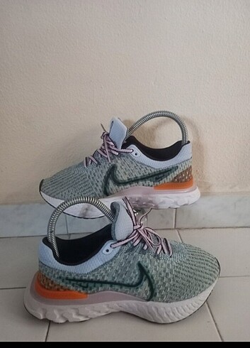 Nike react