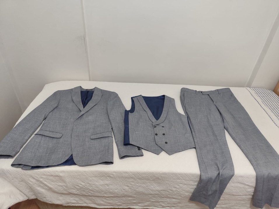 Gri Düğmeli Erkek Takım Elbise - Görsel 3