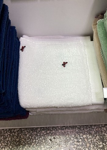 Nakışlı Beyaz Havlu.İhracat ürünü maison dor markadır - Görsel 2