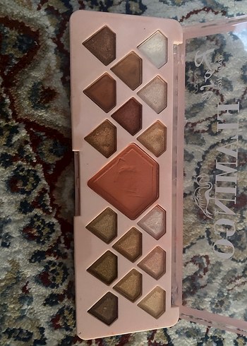 Bej Tonlarında Flamingo Far Paleti - Görsel 3