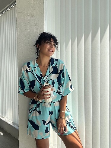 Turkuaz desenli pijama takımı