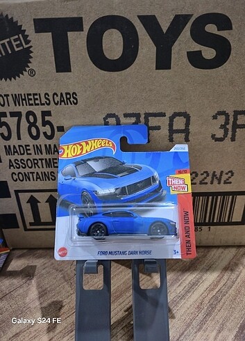 Hot Wheels 4 adet araç