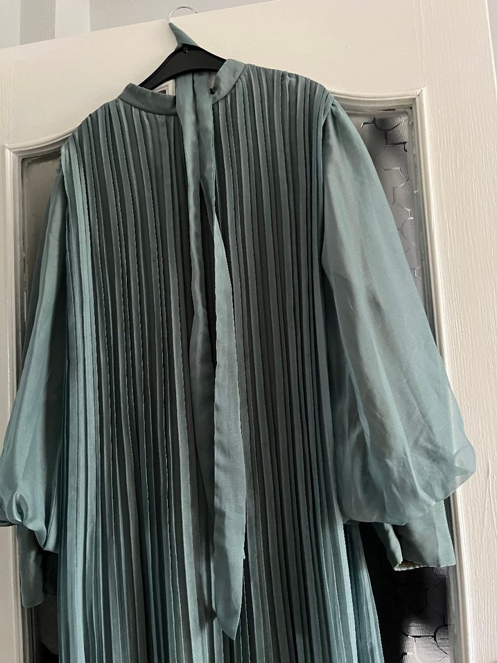 Uzun Pileli Kadın Elbise - Görsel 2