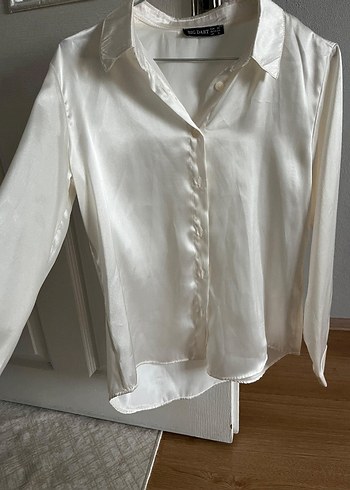 Düğmeli Beyaz Saten Gömlek - Görsel 2