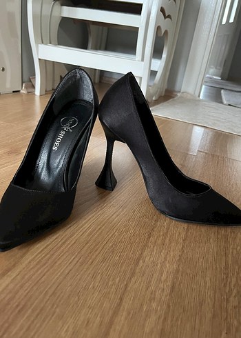 Siyah Gotik Stiletto Topuklu Kadın Ayakkabı - Görsel 3