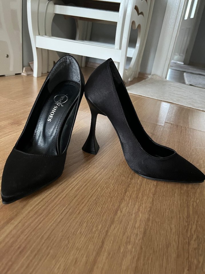 Siyah Gotik Stiletto Topuklu Kadın Ayakkabı - Görsel 3