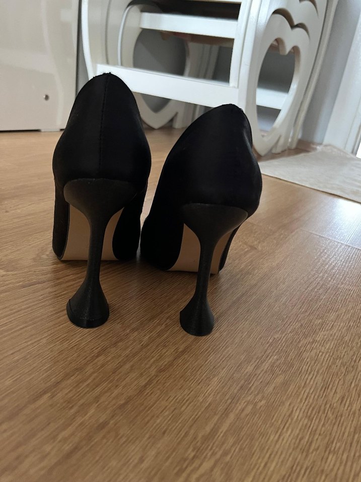 Siyah Gotik Stiletto Topuklu Kadın Ayakkabı - Görsel 4