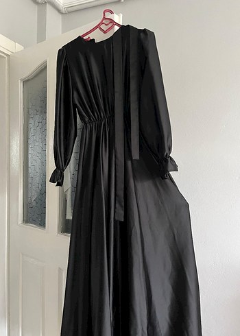 Uzun Siyah Gotik Saten Elbise - Görsel 2