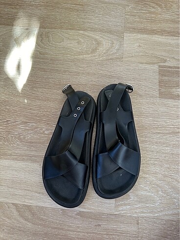 Pull and Bear Sandalet 37