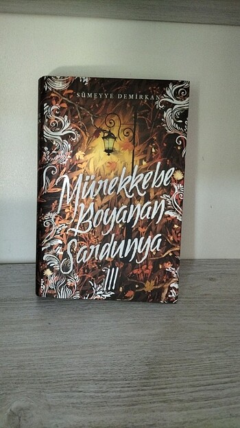 Beden Renk Mürekkebe Boyanan Sardunya - Ciltli