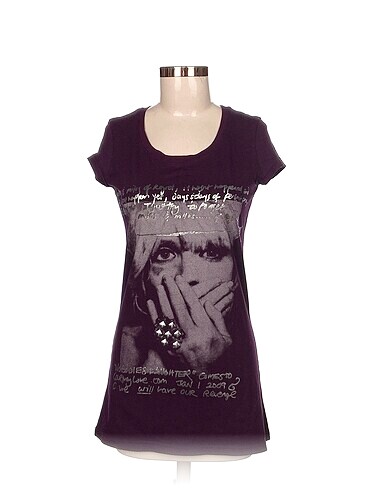 Koton T-shirt %70 İndirimli.