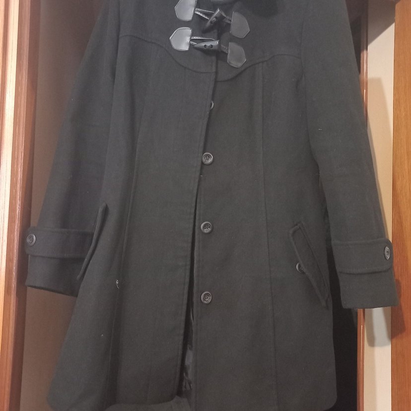 Siyah düğmeli ve toka detaylı kaban - Görsel 4