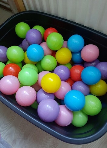 Renkli top
