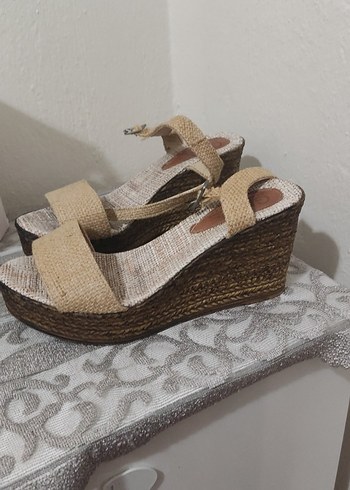 Bej Hasır Dolgu Topuklu Kadın Sandalet - Görsel 2