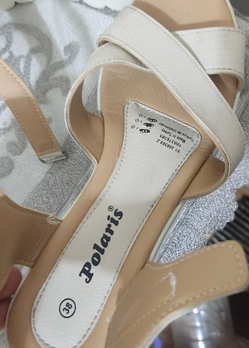 Beyaz Bağcıklı Kadın Dolgu Topuklu Sandalet - Görsel 2