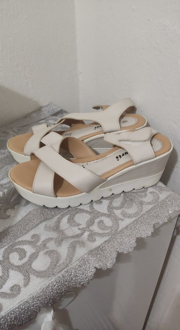 Beyaz Bağcıklı Kadın Dolgu Topuklu Sandalet - Görsel 3