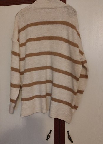 Bej Çizgili Boğazlı Triko Kazak - Görsel 3