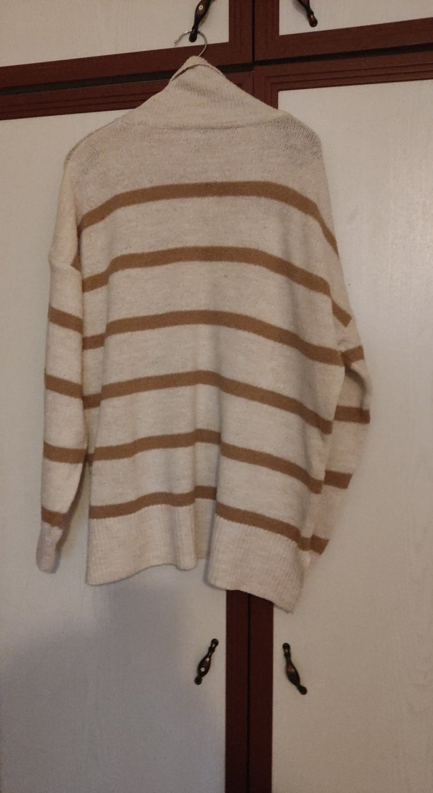 Bej Çizgili Boğazlı Triko Kazak - Görsel 3