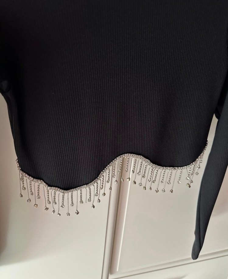 Zincir Detaylı Siyah Bluz - Görsel 2