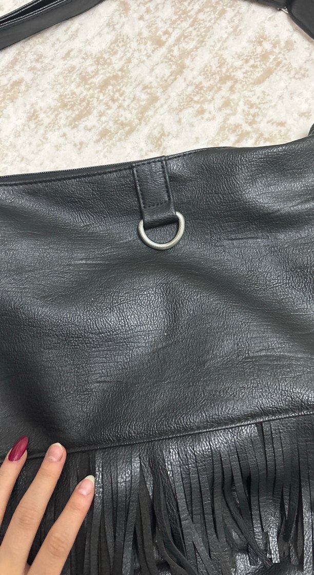 Püsküllü Siyah çanta - Görsel 2