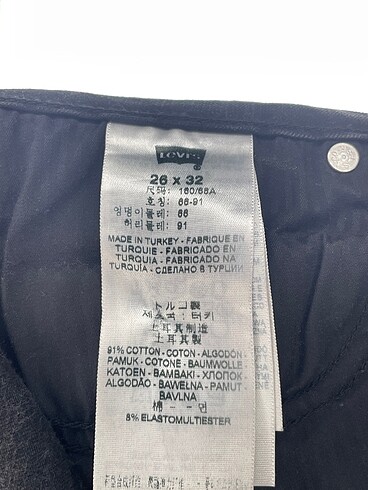 26 Beden siyah Renk Levis Jean / Kot %70 İndirimli.