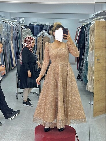 Nişan elbisesi