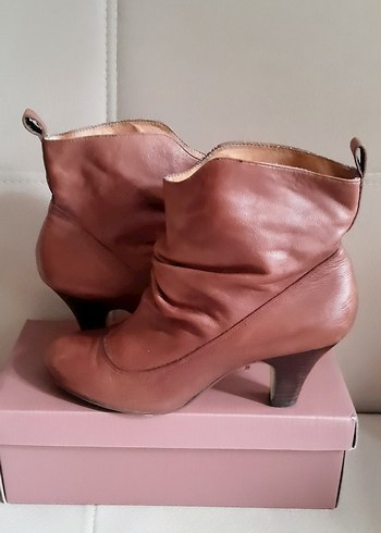 Kahverengi Deri Topuklu Kadın Bot - Görsel 2
