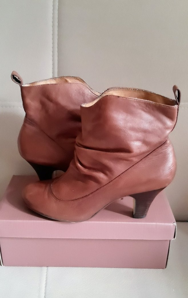 Kahverengi Deri Topuklu Kadın Bot - Görsel 2