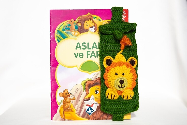 El örgüsü aslan kalemlik ve ayraç