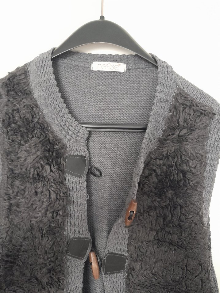 Gri Kürklü Örme Yelek - Görsel 2