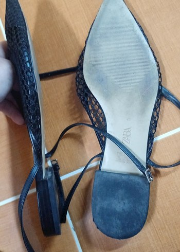 38 Beden Siyah Tokalı Kadın Babet