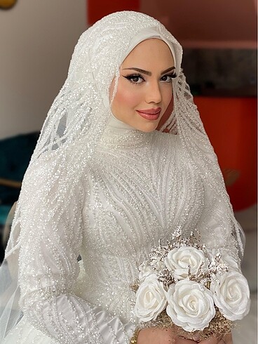 İncili gelinlik