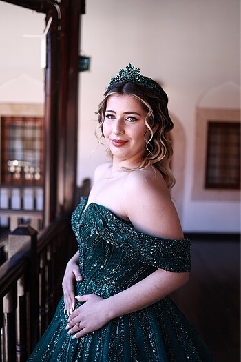 Nişan elbisesi