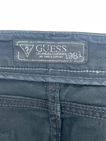 28 Beden siyah Renk Guess Jean / Kot %70 İndirimli.