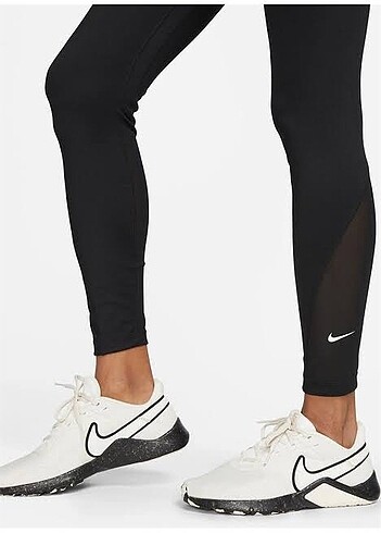 Nike Tayt