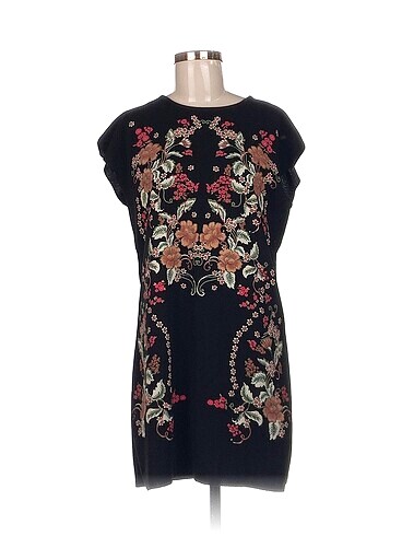 Zara Kısa Elbise %70 İndirimli.