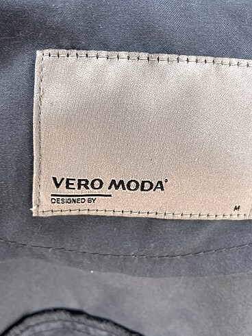 m Beden çeşitli Renk Vero Moda Trenchcoat %70 İndirimli.