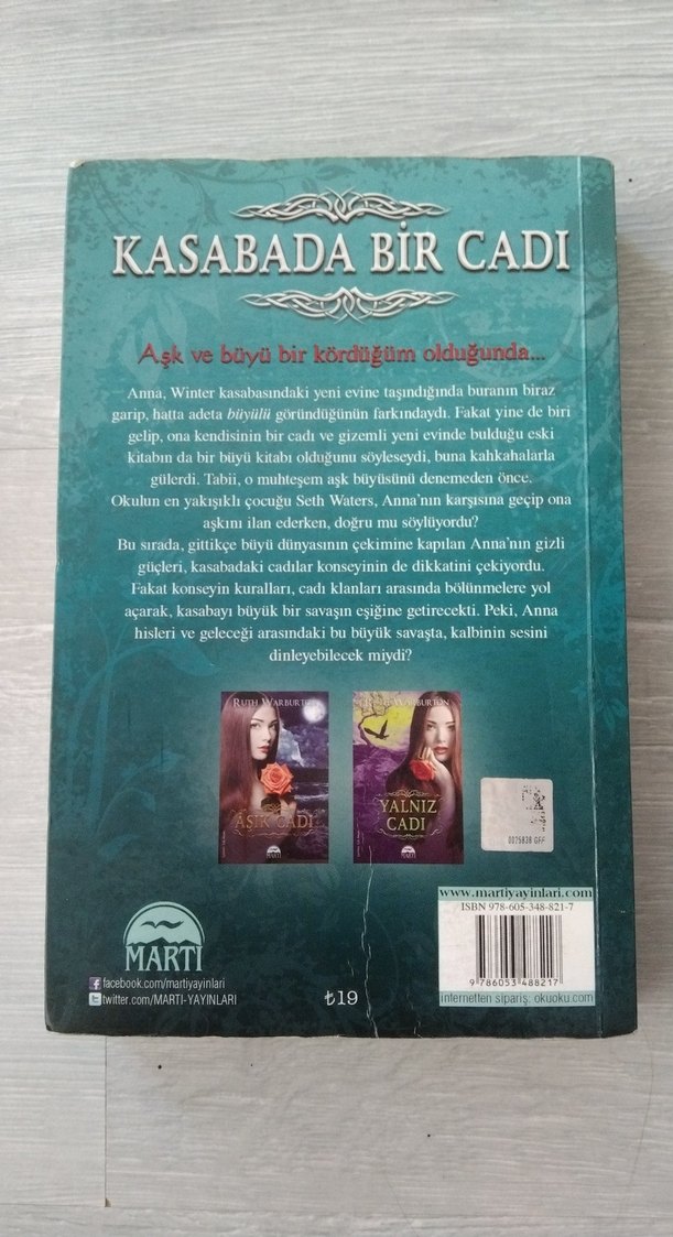 Kasabada Bir Cadı - Ruth Warburton - Görsel 2