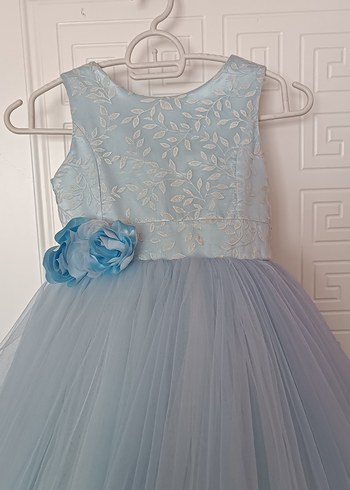 Kız Çocuk Mavi İşlemeli V Yaka Elbise - Görsel 3