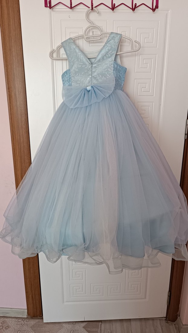 Kız Çocuk Mavi İşlemeli V Yaka Elbise - Görsel 2