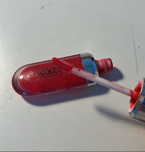  Beden Kiko gloss