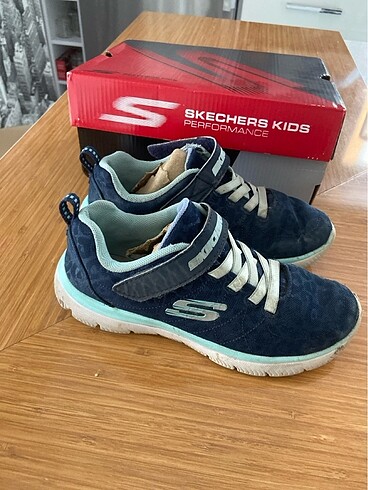 35 Beden Skechers ayakkabı